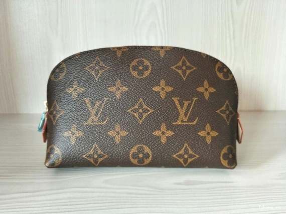 Affordable VUITTON LOUIS COSMETIC POUCH 0723